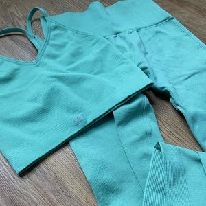 Set Active Sculptflex Ribbed V Bra and Leggings - Mint Green Size Small